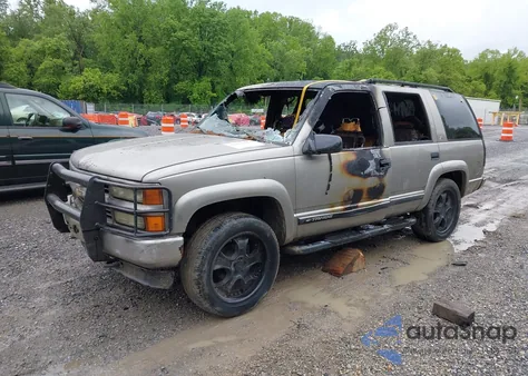 2000 Chevrolet Tahoe Z71 из США, поврежденный, VIN 1GNEK13R0YR201945